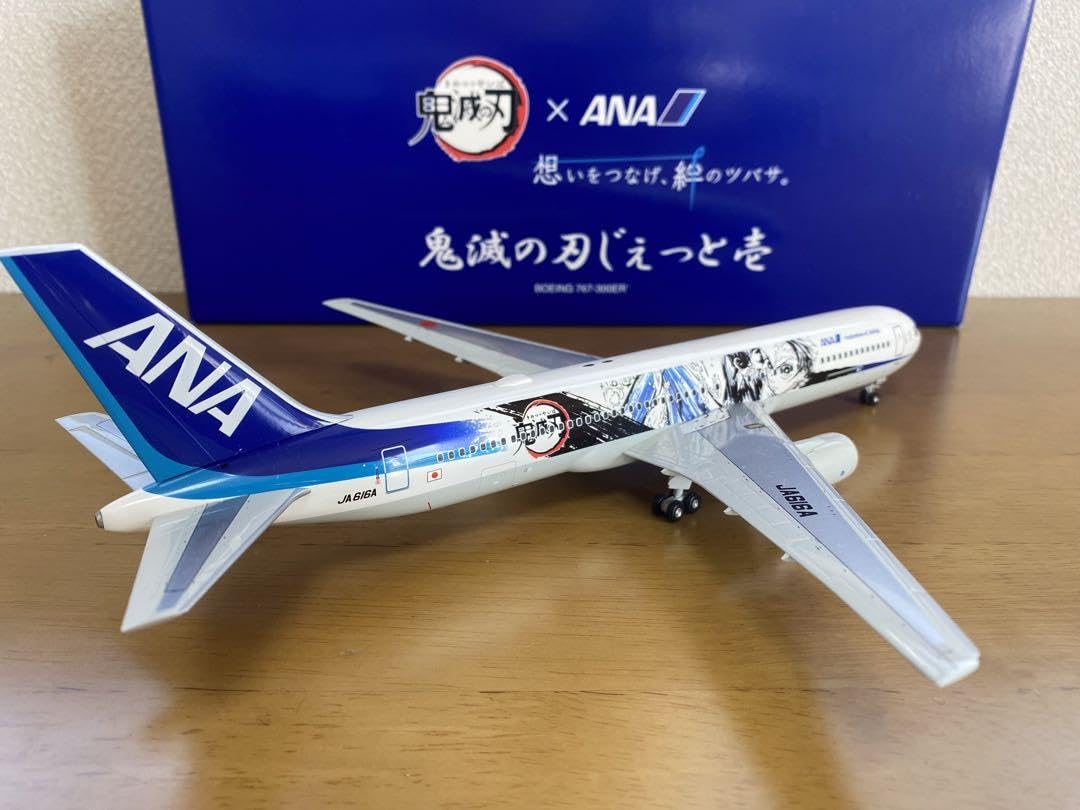 Amazon.co.jp: ANA×鬼滅 飛行機模型 大幅 : おもちゃ